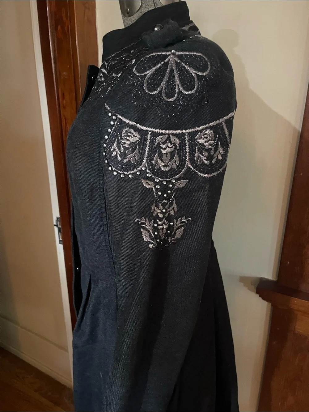 Women's Embroidered Black cottage core, Fits more like a size 10 in arms